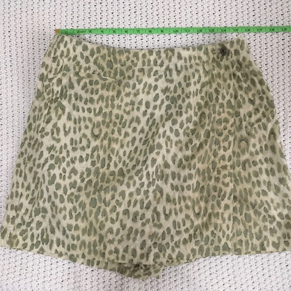 LIZ CLAIBORNE WOMAN SIZE 14P SKORT